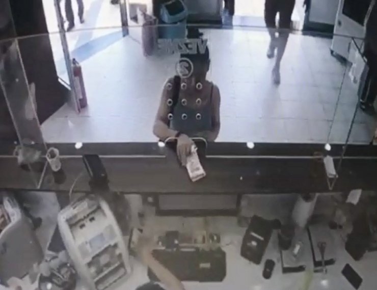 Dolandırdığı paralarla eğlenirken yakalandı