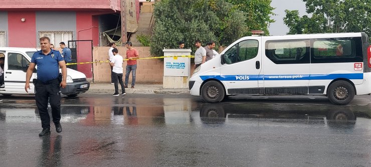 Evinde başından ve sırtından vurulmuş halde ölü bulundu