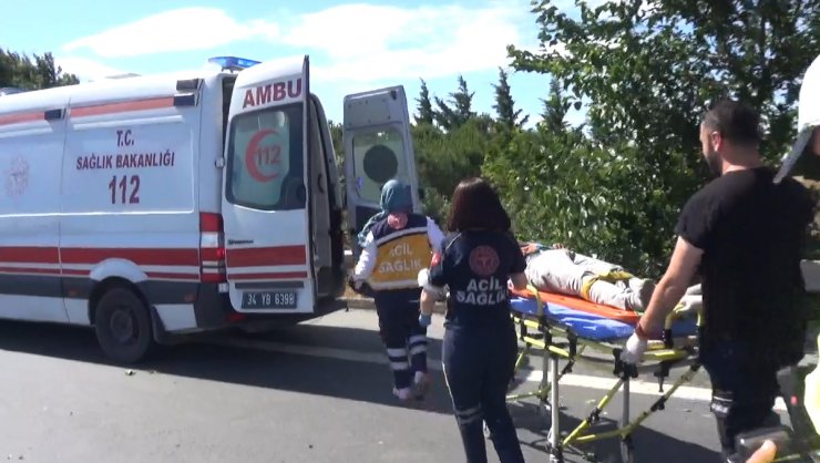 Hafriyat kamyonu ağaca takılıp duvarda asılı kaldı