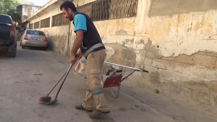 İçinde 3 bin euro olan cüzdanı sahibine teslim etti