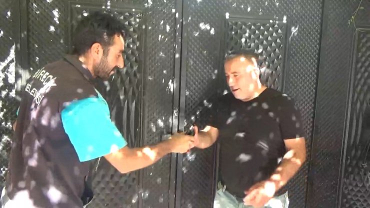 İçinde 3 bin euro olan cüzdanı sahibine teslim etti