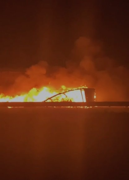 İplik yüklü TIR, alev topuna döndü