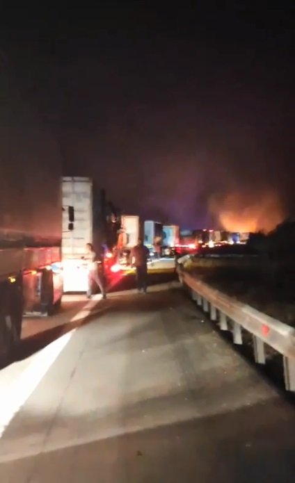 İplik yüklü TIR, alev topuna döndü