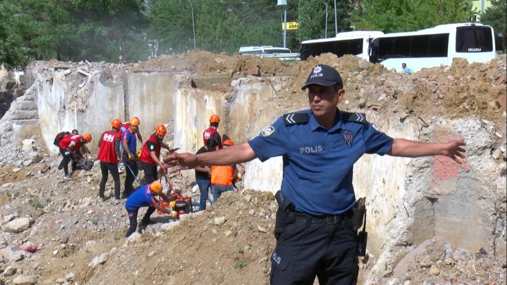 Muş'ta 'Yerel düzey 2022 masa başı ve saha tatbikatı' gerçekleştirildi