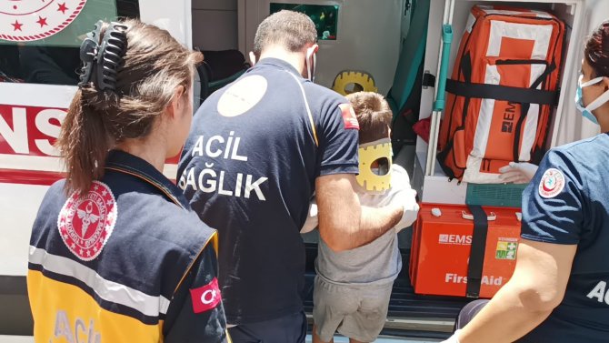 Otomobilin çarptığı çocuk yaralandı