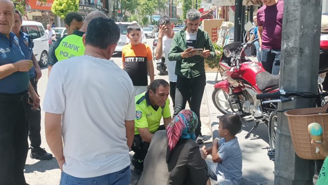 Otomobilin çarptığı çocuk yaralandı