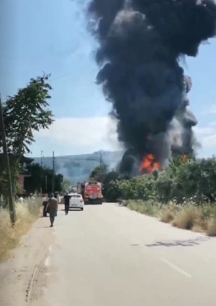 Palet fabrikasında yangın