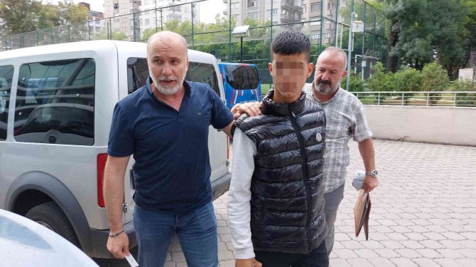 Para çalarken kameraya yakaldı