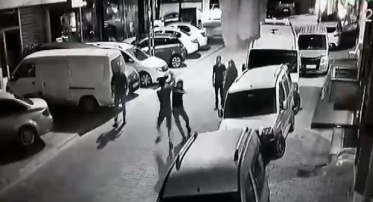 Parayı ödemeyen eski iş yerinin camlarını kırdı 