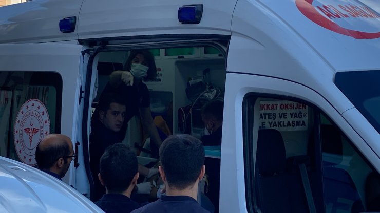 Su firması kuryesi asansör boşluğuna düşerek ağır yaralandı