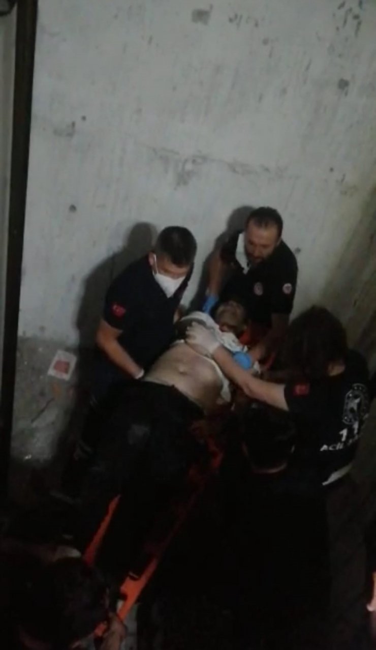 Su firması kuryesi asansör boşluğuna düşerek ağır yaralandı