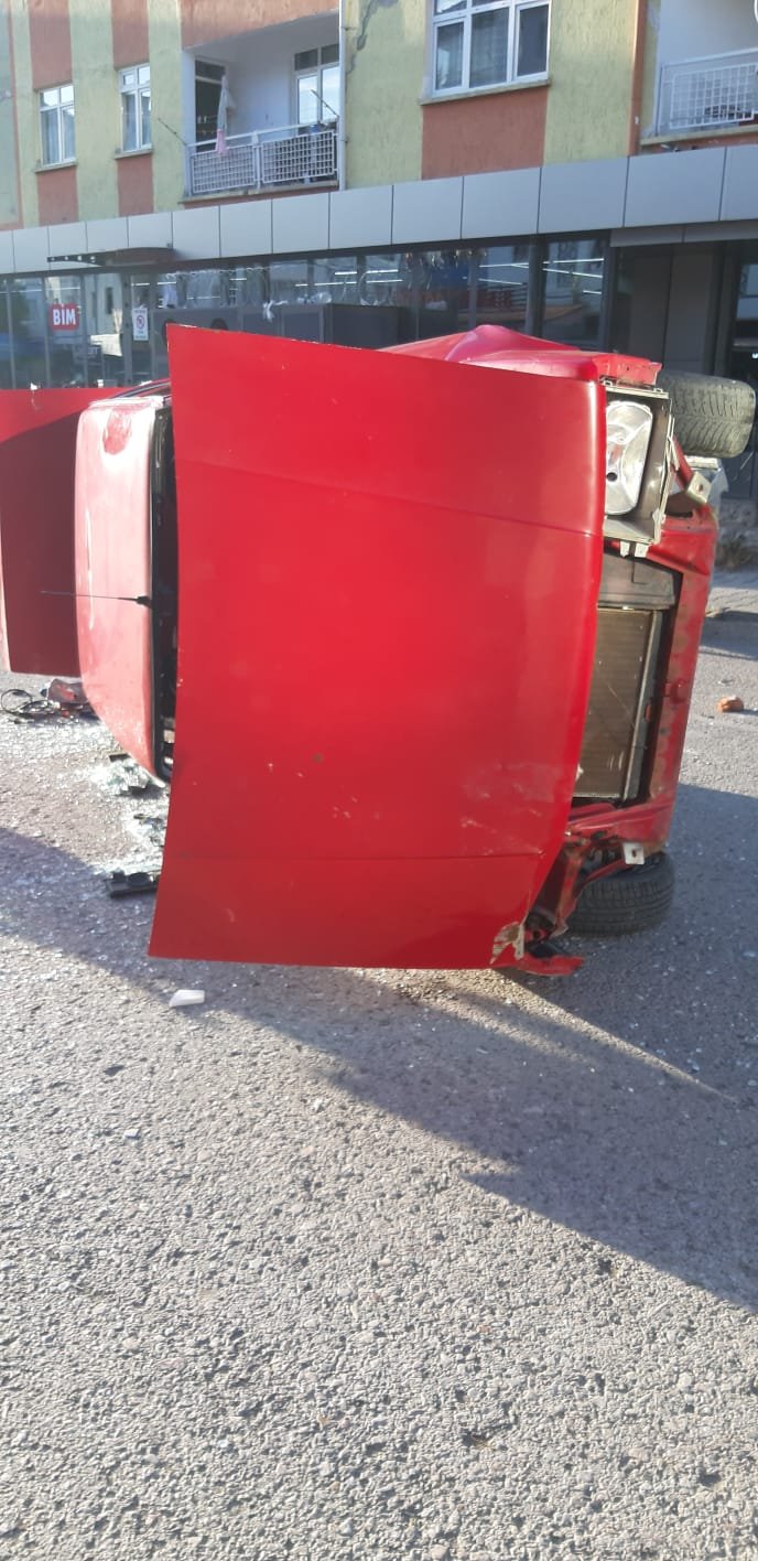 Tartıştıkları sürücünün otomobilini devirdiler: 4 gözaltı