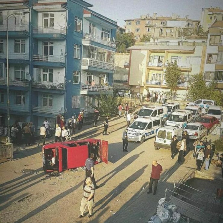 Tartıştıkları sürücünün otomobilini devirdiler: 4 gözaltı