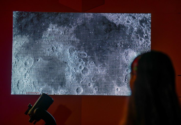 Turistler, teleskopla uzayı keşfediyor