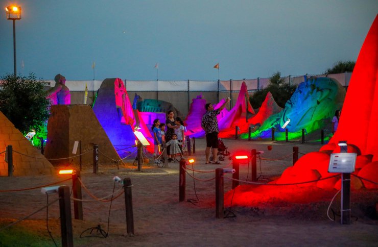 Turistler, teleskopla uzayı keşfediyor