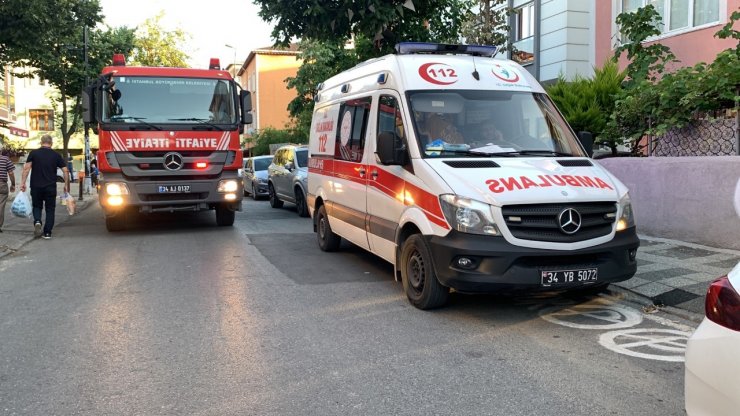 Ümraniye'de 4 katlı binada yangın: 2 kişi dumandan etkilendi