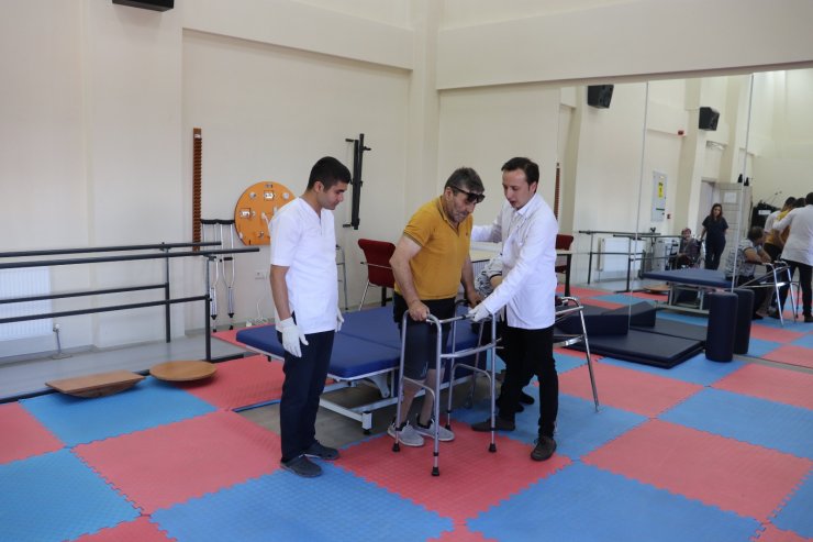 Yeniden yürümeye başladılar