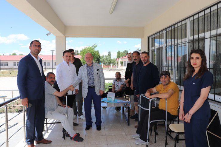 Yeniden yürümeye başladılar