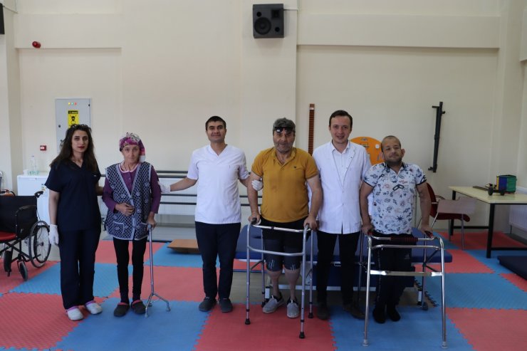 Yeniden yürümeye başladılar