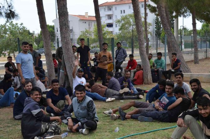 Yunan adalarına kaçmaya çalışan göçmenler yakalandı