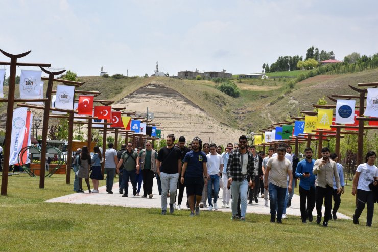 AK Parti'li Demiröz: Dünya ülkeleri gibi biz de pandemiden etkilendik