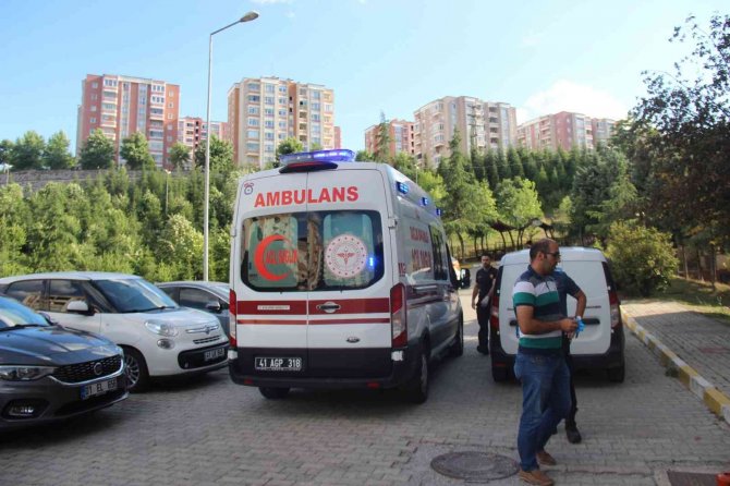 Asansör boşluğuna düşen kurye hastanede hayatını kaybetti