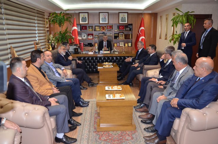 Bakan Akar'dan Kayseri Valisi Çiçek'e ziyaret