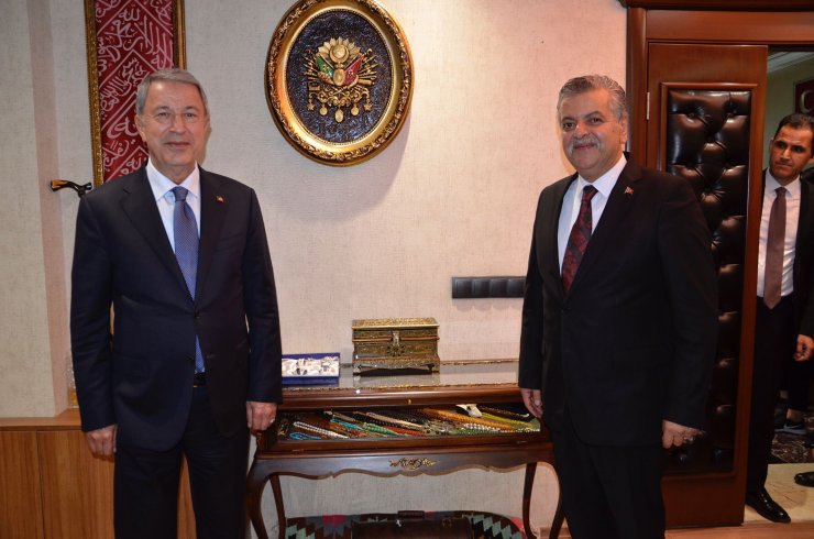 Bakan Akar'dan Kayseri Valisi Çiçek'e ziyaret