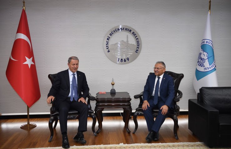 Bakan Akar'dan Kayseri Valisi Çiçek'e ziyaret