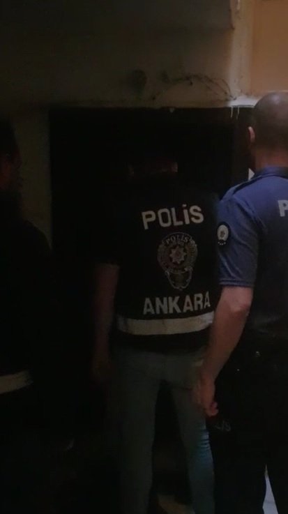 Çaldıkları araçları, sahiplerine satmaya çalışan çeteye operasyon