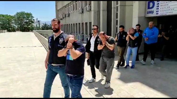 Çaldıkları araçları, sahiplerine satmaya çalışan çeteye operasyon