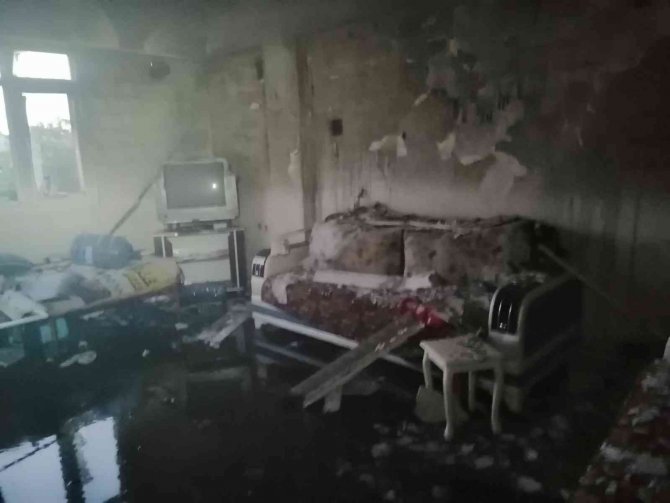 Hatay’da yangın: Ev kullanılamaz hale geldi