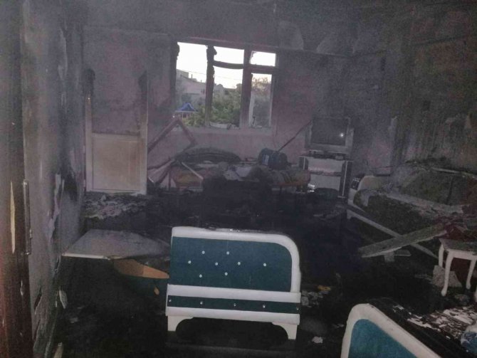 Hatay’da yangın: Ev kullanılamaz hale geldi