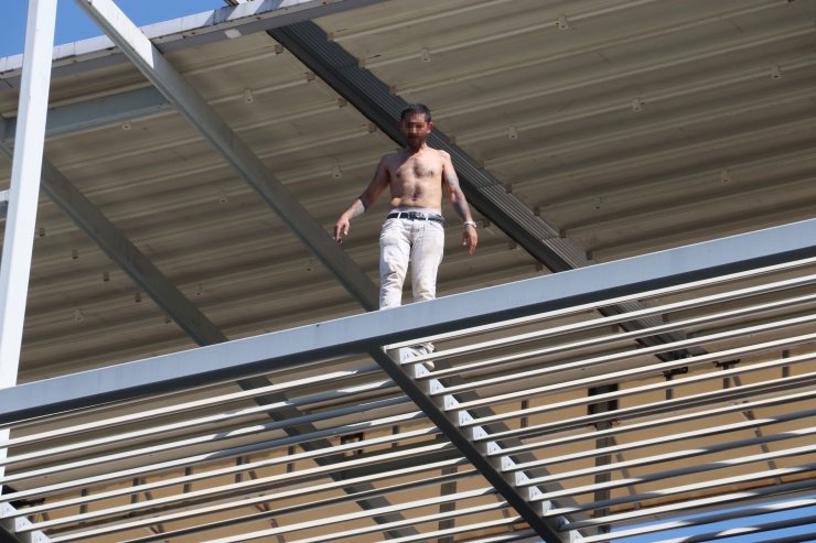 İntihar girişimini çekirdek yiyerek izlediler 