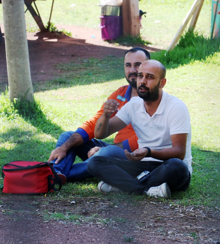 İntihar girişimini çekirdek yiyerek izlediler 