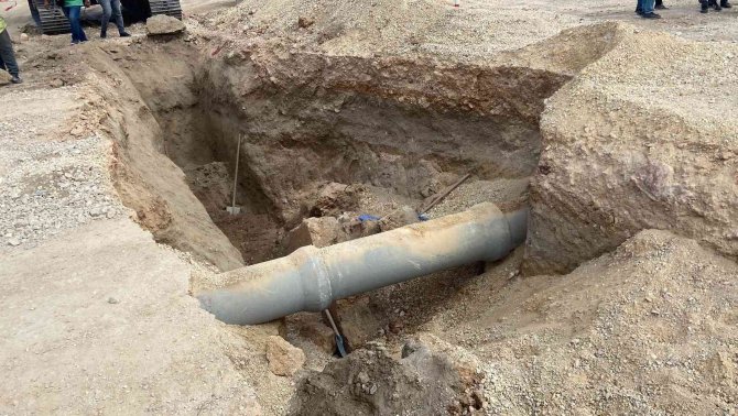 Konya'da toprak altında kalan işçi hayatını kaybetti