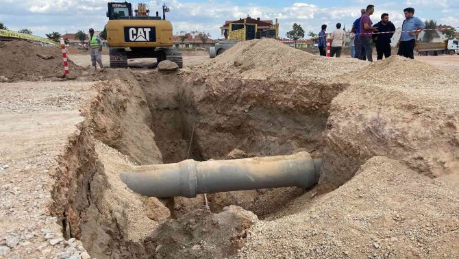Konya'da toprak altında kalan işçi hayatını kaybetti