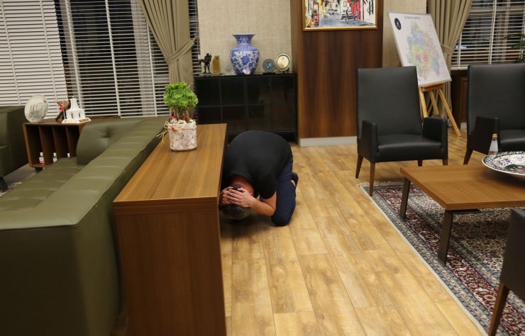 Kütahya'da deprem tatbikatı; 'çök- kapan- tutun'