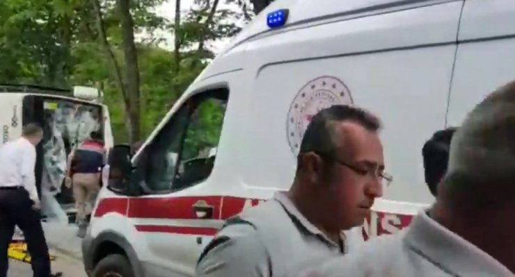 Öğretim görevlilerinin midibüsü devrildi: Dekan öldü, 19 yaralı