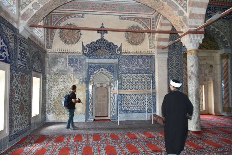 Selimiye Camisi, çalınan çinileri bekliyor