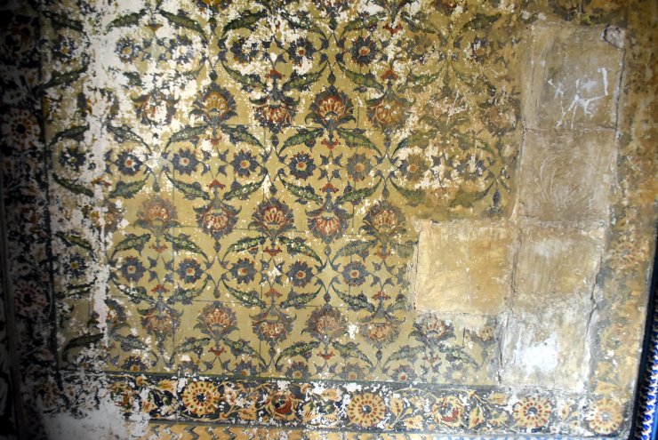 Selimiye Camisi, çalınan çinileri bekliyor