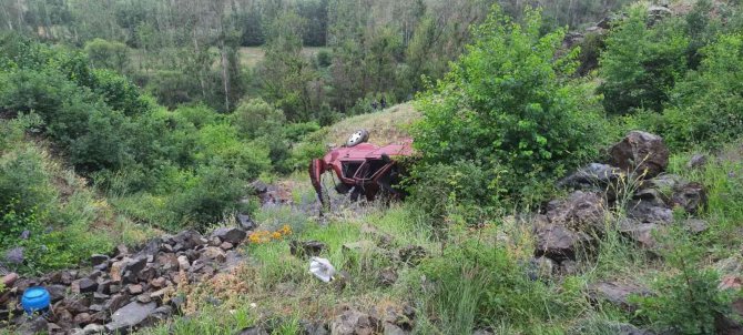 Viraja hızlı giren otomobil 80 metrelik uçuruma yuvarlandı: 1 ölü