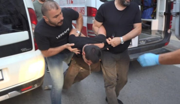 Babasına bıçakla saldıran evlatlık, biber gazıyla etkisiz hale getirildi