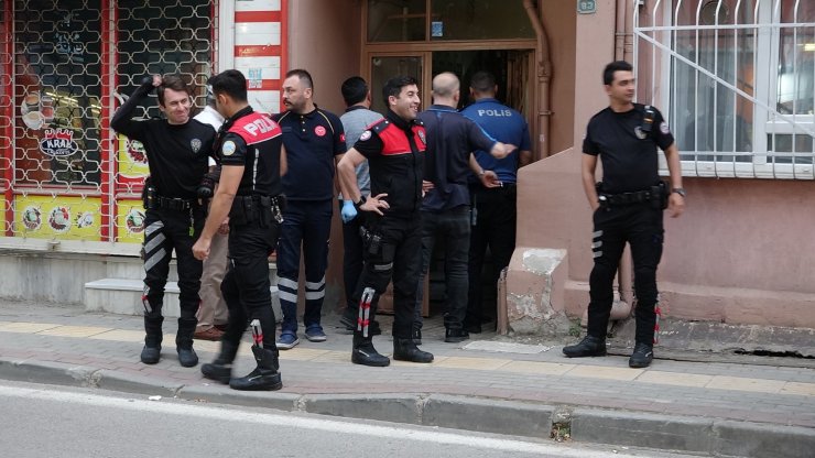 Babasına bıçakla saldıran evlatlık, biber gazıyla etkisiz hale getirildi