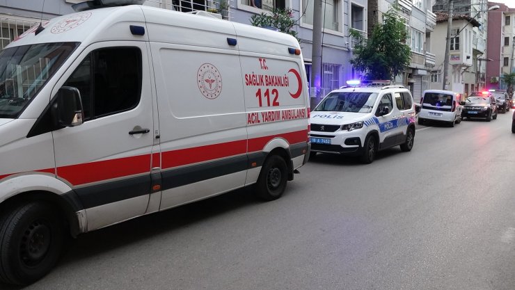 Babasına bıçakla saldıran evlatlık, biber gazıyla etkisiz hale getirildi