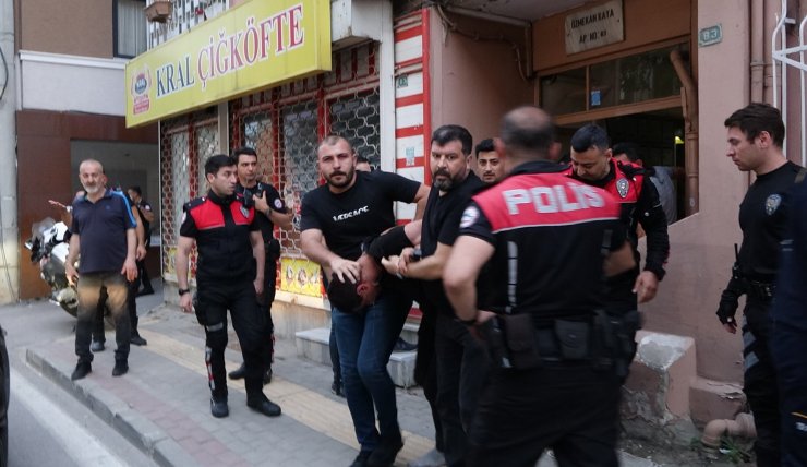 Babasına bıçakla saldıran evlatlık, biber gazıyla etkisiz hale getirildi