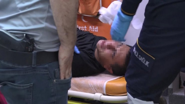 Babasına bıçakla saldıran evlatlık, biber gazıyla etkisiz hale getirildi