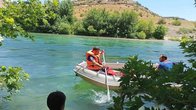 Baraj kapakları açılınca mahsur kalan 7 kişiyi AFAD kurtardı