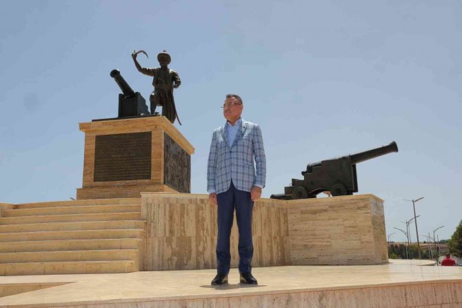 Cumhurbaşkanı Yardımcısı Oktay, Cezayir’de Bey Sarayı’nı ziyaret etti