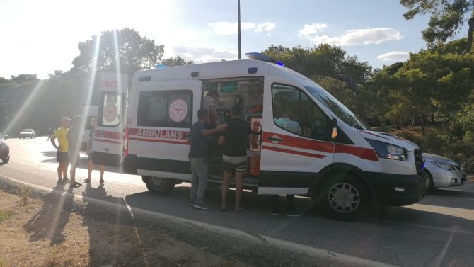 Denizden dönen iki kızkardeş motosikletin devrilmesi sonucu hastanelik oldu